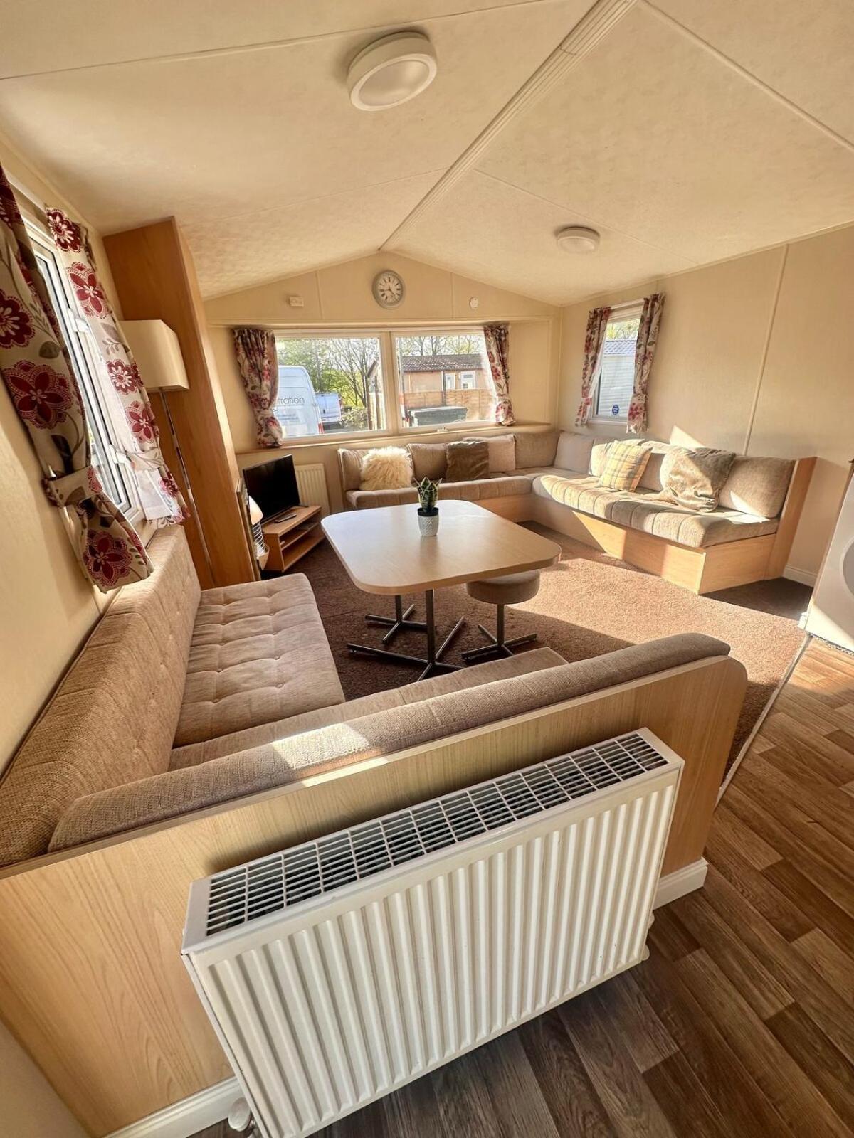 Two Bedroom Willerby Parkhome In Uddingston, Glasgow Apartment